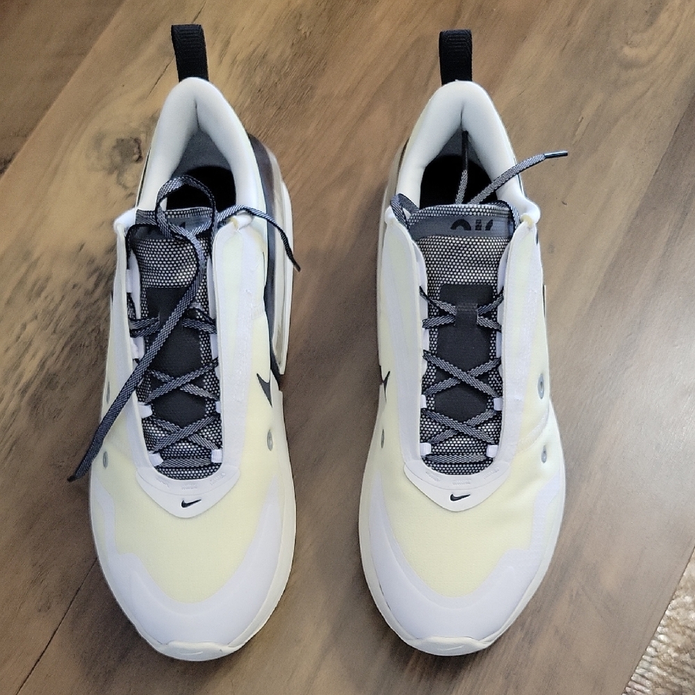 Nike Men's White and Gray Athletic Shoes